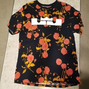 Nike men's tee shirt